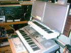 ... HMMOND B3, FENDER - RHODES, HOHNER D6, YAMAHA Grandpiano  u.s.w. ....